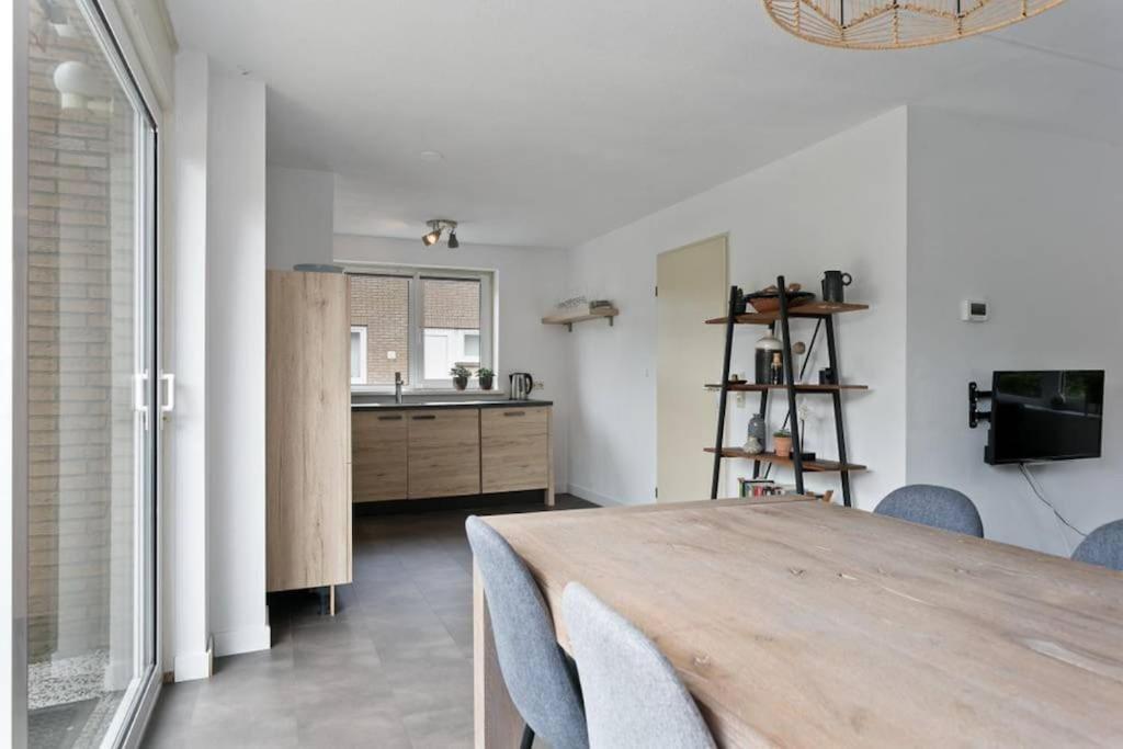Huebsches Ferienhaus In Ouddorp - Fusslaeufig Zum Strand Und Zentrum Exterior foto